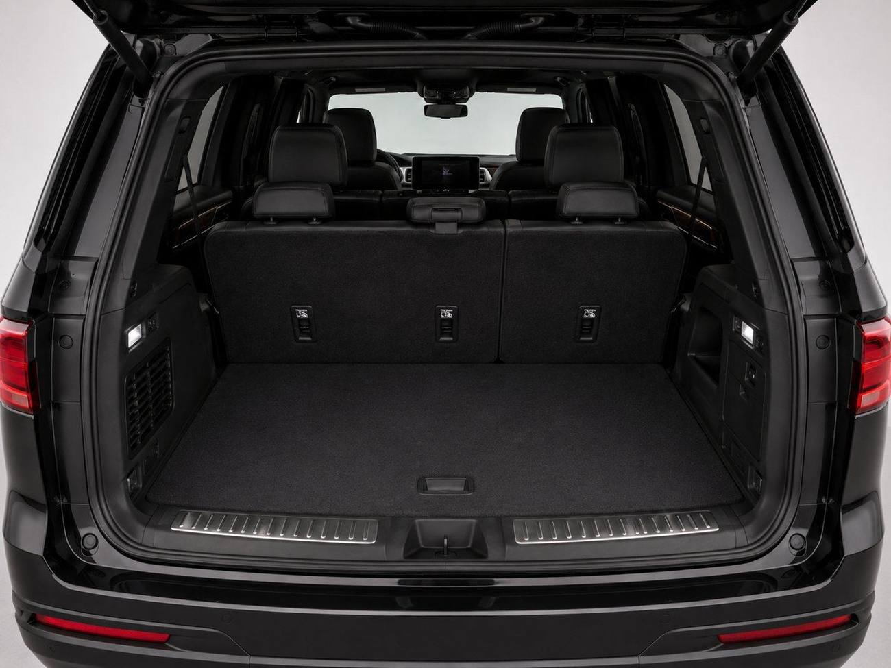 Trunk space Koast Business SUV — Trunk space