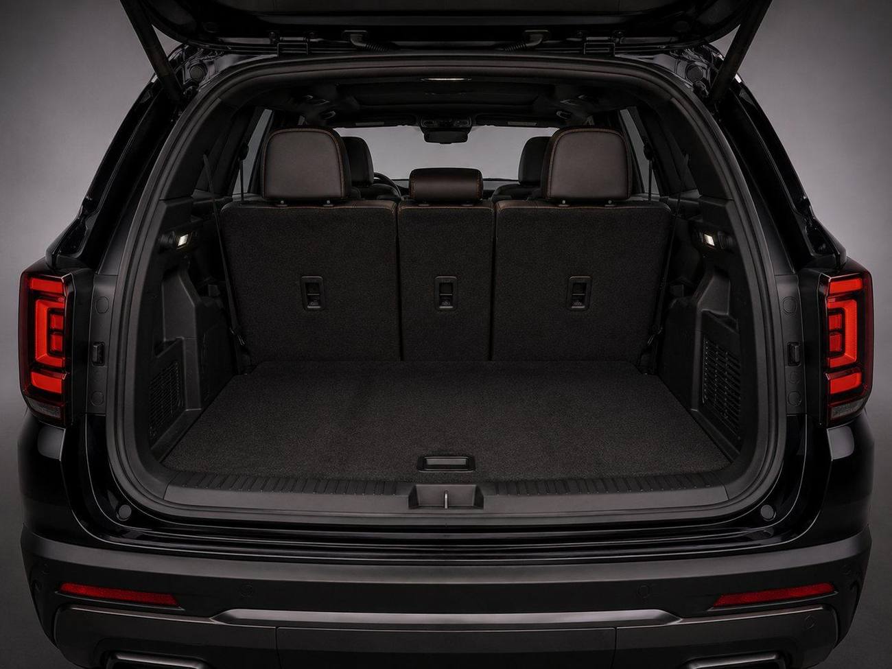 Trunk space Koast First-Class SUV — Trunk space